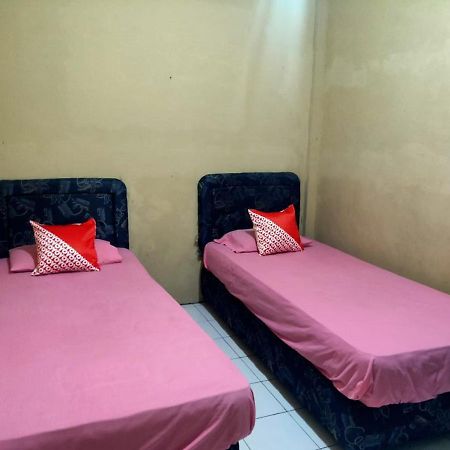 Oyo 90041 Hotel Sinar Lumayan Syariah Баликпапан Экстерьер фото